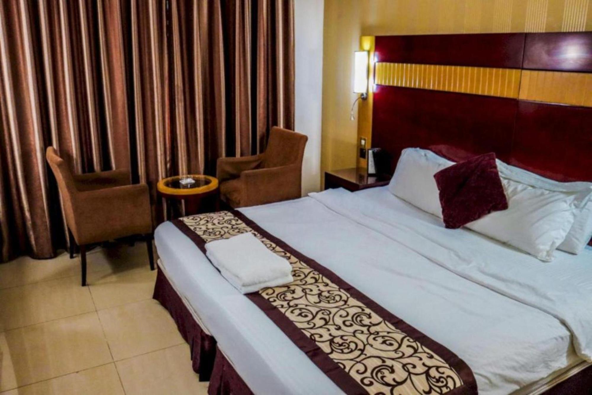 Palette Phoenix Hotel Dubai Exterior photo