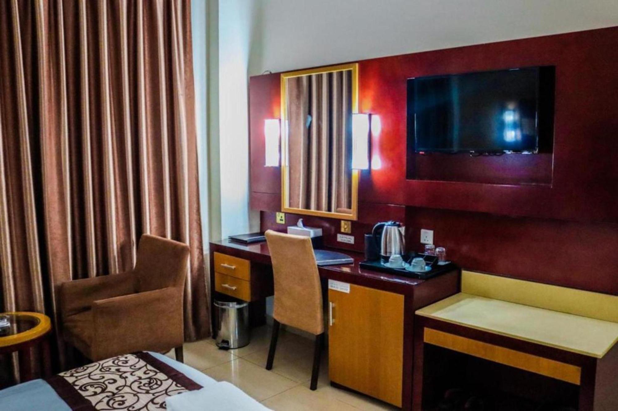 Palette Phoenix Hotel Dubai Exterior photo