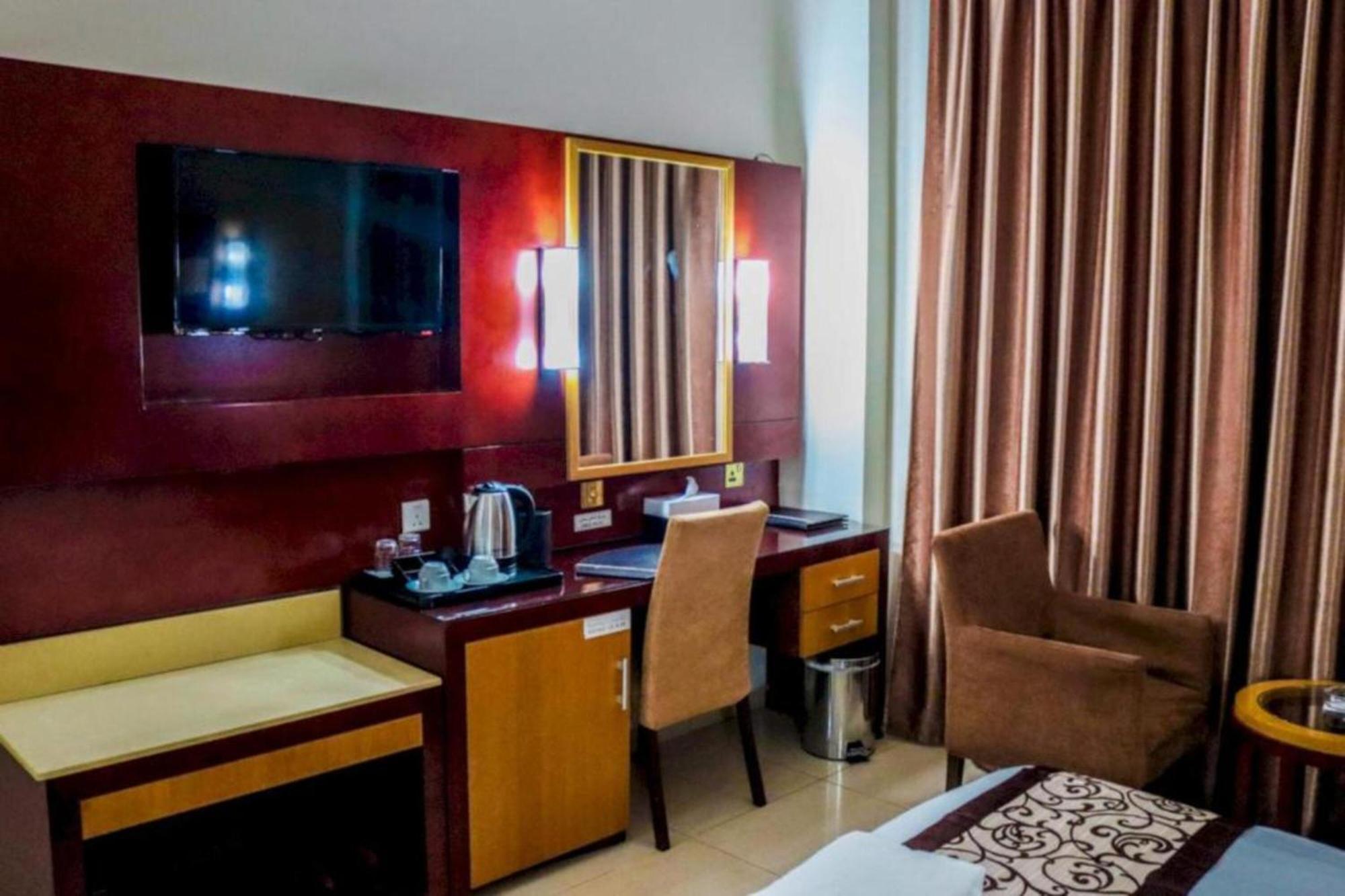 Palette Phoenix Hotel Dubai Exterior photo